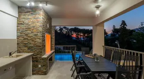 Luxe villa with pool, jacuzzi, and sauna - Image 5