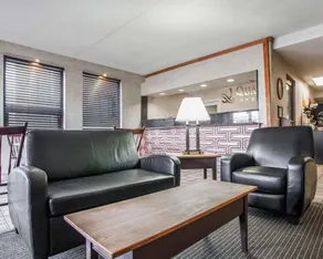 Comfort Inn & Suites Wyomissing/Reading - Image 2