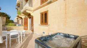 Luxury Stay with Jacuzzi BBQ and Huge Pool - Image 5