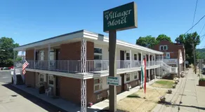 Villager Motel & Glen Manor Estate - Image 4