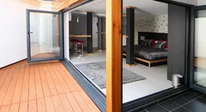 Damon’s Hotel - Image 3