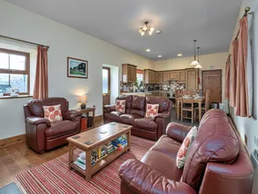 Cottage by Cardigan Bay with Hot Tub - Image 2