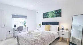 Chelmsford City Centre Modern Duplex With Parking, Wi-Fi & Netflix - Image 2
