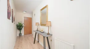Aberdeen 2BR Flat Near Airport & City Centre - Image 5