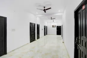 Collection O Lucknow Samudayik Community Center - Image 3
