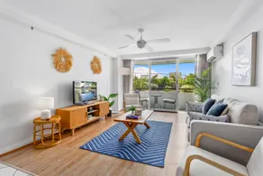 Beachfront 2-Bed with Pool, BBQ & Tennis Court - Image 2