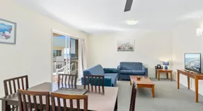 2BRM - Miami Beachfront Apartment - Image 3