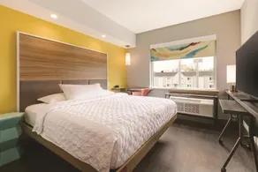 Econo Lodge - Image 2