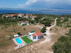 Nane Garden house with heated pool - Image 5
