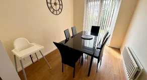 5 Holborn Spacious Home - Image 2