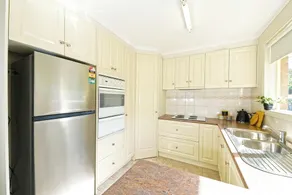 Charming Convenient 2BR Compact House Ringwood - Image 2