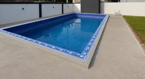 Pool and palm - Image 3