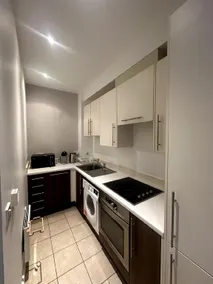 Modern 1BR Apartment In City Centre - Image 3