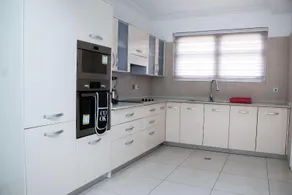 3 Bed Luxury Apartment - Image 3