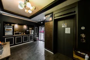 Manhattan Hotel - Image 2
