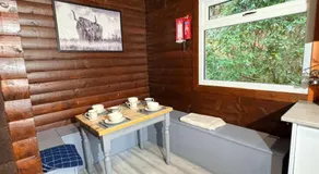 Antler Lodge Traditional Log Cabin - Image 4