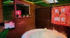 Hot Tube&Private Driveway&11 Guests Family&Contractors Bedford - Image 4