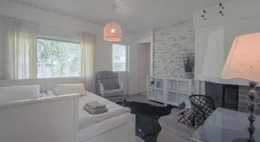 Lakeside holiday home - Image 2