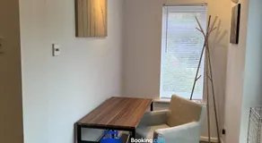 3 Bedroom Cosy Bungalow By Beds Away Short Lets & Serviced Accommodation Chalgrove With Outdoor Dining Area - Image 5