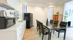 Wrigleyville Friends Unit - 5bdrm - Image 3