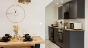 Stylish Penthouse with outside balcony! - Image 4