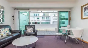 Seaview Waterfront Hotel Apt - Image 4