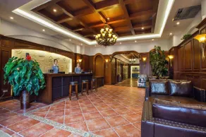 Glad Reach Holiday Inn - Image 2