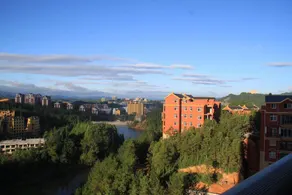 Yiqing Holiday Hotel - Image 5