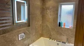 4 Bed Luxury House Near Silverstone F1 Parking Hot Tub - Image 5
