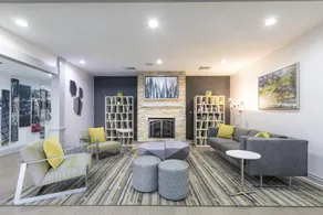 La Quinta Inn & Suites by Wyndham Downtown Asheville - Image 3