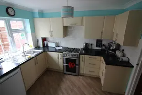 Bayfields house by the Sea, parking, garden, central location - Image 3