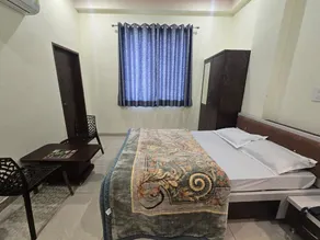 Royal Hotel And Restaurant - Image 3