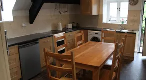 Old Court Hotel & Apartments - Image 4