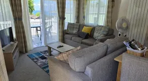 luxury new 3 bed caravan with stunning sea view on private beach in Thorness bay - Image 2