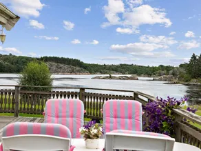 Stuga vid havet med balkong och grill - Image 2