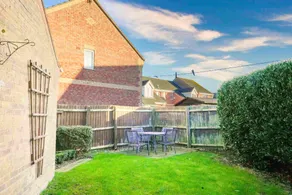 Taylor Close - Image 3
