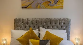 Waterfront luxury apartment - Image 2