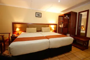 Mokoro Lodge - Image 3