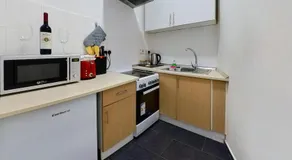 Hidden Gem Hideaway Retreat in Central Town Area with AC - Image 3