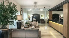 Hotel Touring - Image 3