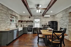 Rocking Ox Gasthaus and Barn Cabin - Image 3