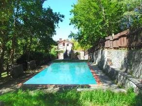 Holiday Home with Garden and shared pool - Image 4
