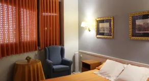 Hostal Montserrat - Image 2