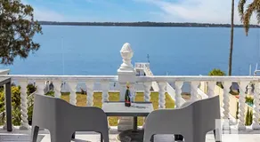 Luxury Waterfront Getaway - Image 5