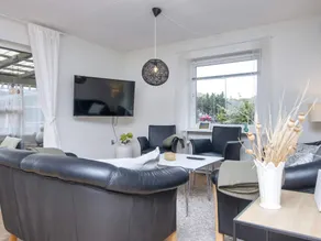 Cozy Beach House Retreat - Image 2