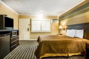 Rodeway Inn & Suites - Hotel in Inglewood Near LAX Airport - Image 2
