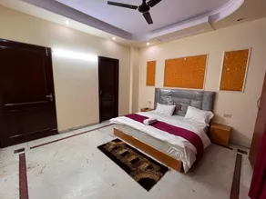 OYO Hotel Greeno - Image 4