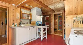 Charming cabin retreat by the coast in Midsund - Image 3