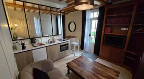 Au Loup Historic Apartments - Image 5