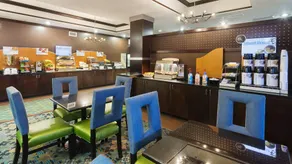 Holiday Inn Express and Suites Stroudsburg-Poconos by IHG - Image 4